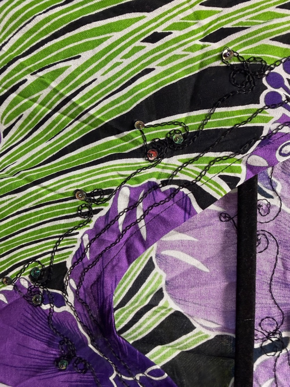 Island Planet Purple Floral V-Neck Women’s Top - Picture 2 of 2